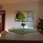 100 Qm 1 - Near Highway * גלייסדורף