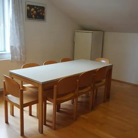 100 Qm 1 - Near Highway *