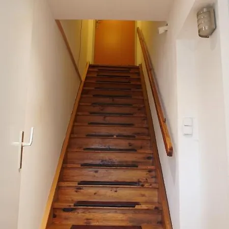 100 Qm 1 - Near Highway *