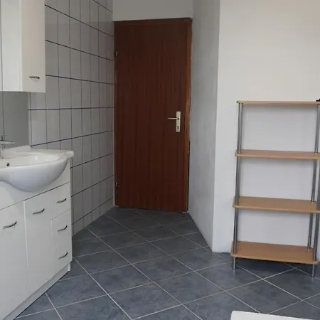 Geraeumige Naehe Autobahn A2 * Gleisdorf