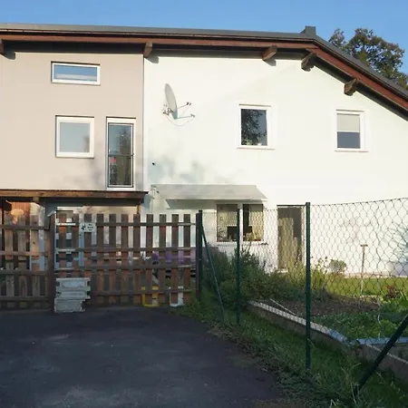 100 Qm 1 - Near Highway Appartement