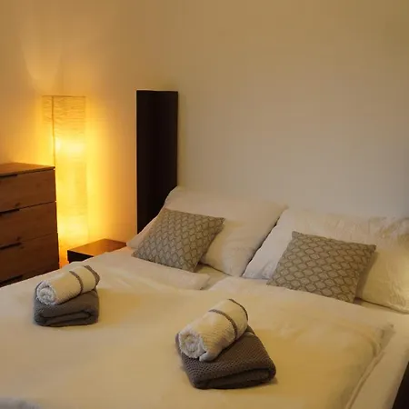 100 Qm 1 - Near Highway *