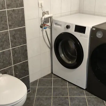 100 Qm 1 - Near Highway