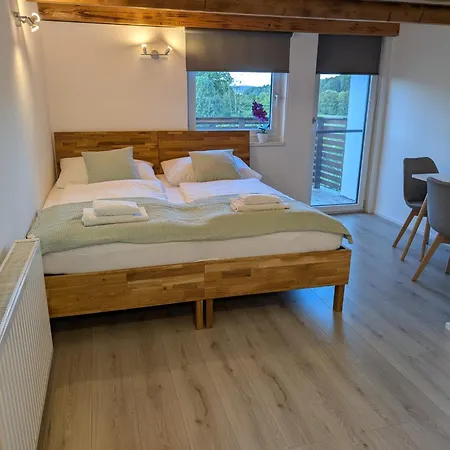 100 Qm 1 - Near Highway