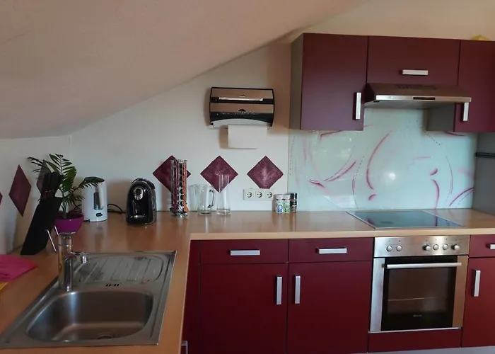 100 Qm 1 - Near Highway *