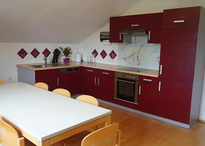 100 Qm 1 - Near Highway شقة *