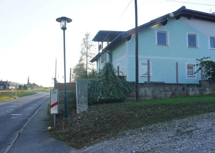 100 Qm 1 - Near Highway *