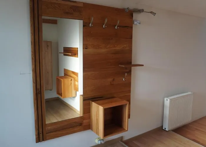 100 Qm 1 - Near Highway *