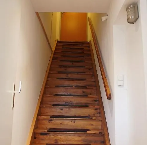 100 Qm 1 - Near Highway *