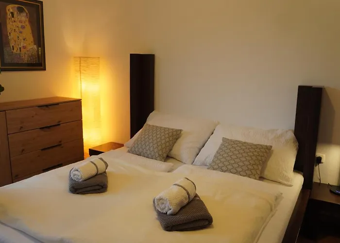 100 Qm 1 - Near Highway *