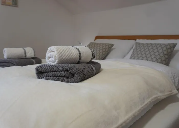 100 Qm 1 - Near Highway Apartmán