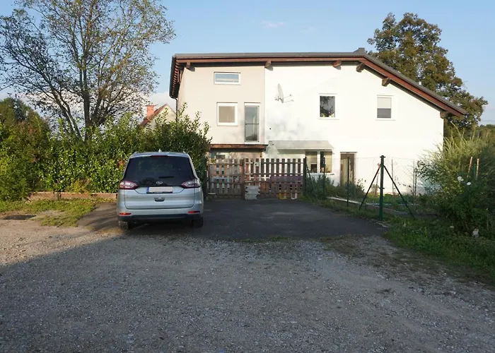 100 Qm 1 - Near Highway * غليسدورف