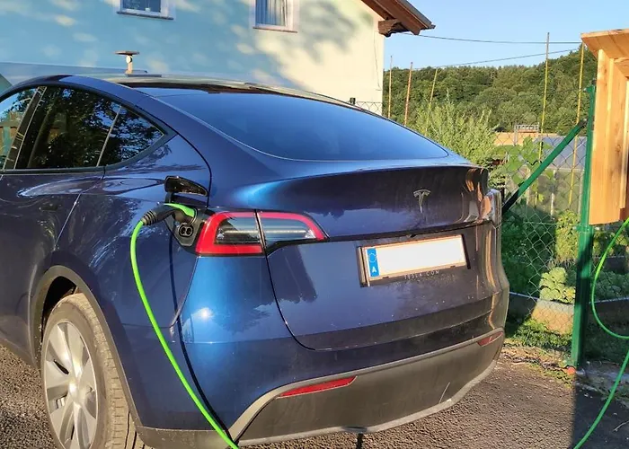 100 Qm 1 - Near Highway