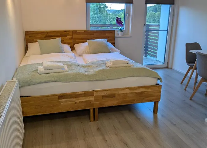 100 Qm 1 - Near Highway